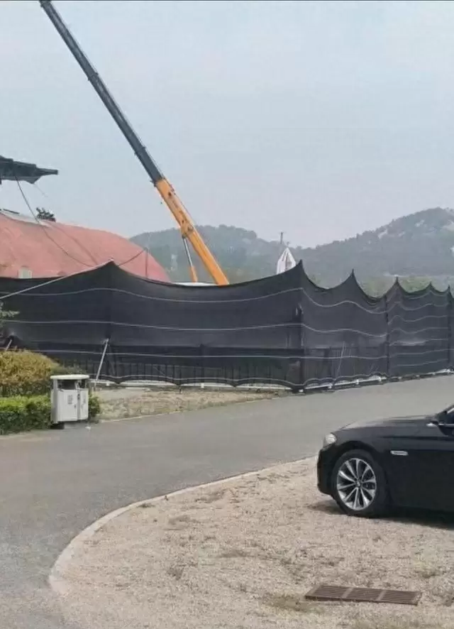 《十日终焉》山东外景路透曝光，农业大棚改造为移动保密拍摄舱：相关图片